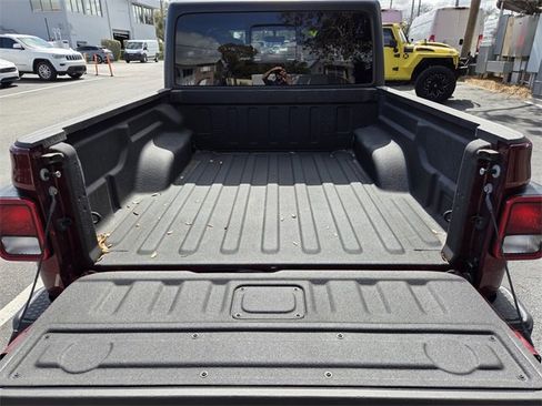 Used 2021 Jeep Gladiator Willys image 9