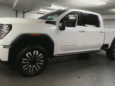 Certified 2025 GMC Sierra 3500 Denali Ultimate AWD/4WD image 4