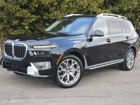 Used 2025 BMW X7 xDrive40i AWD/4WD image 11