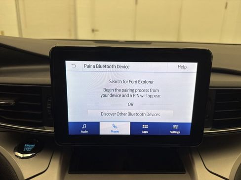 Used 2022 Ford Explorer XLT image 30