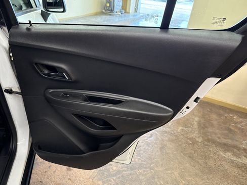 Used 2018 Chevrolet Trax LS image 18