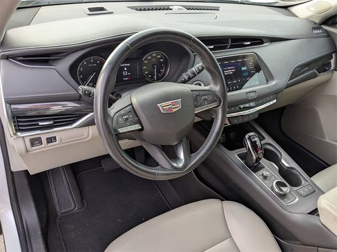 Used 2022 Cadillac XT4 Premium Luxury w/ Enhanced Visibility Package image 10