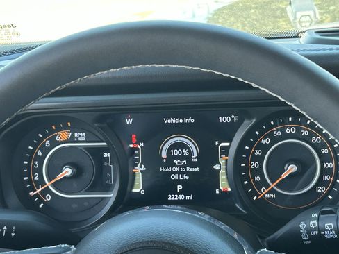 Used 2025 Jeep Wrangler Unlimited Sahara AWD/4WD image 25