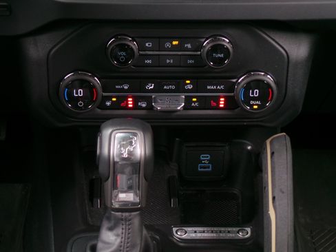 Used 2025 Ford Bronco Badlands AWD/4WD image 12