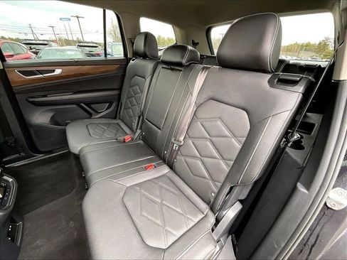 Used 2025 Volkswagen Atlas SE image 14