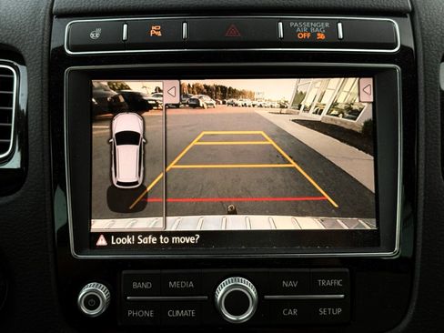 Used 2017 Volkswagen Touareg Wolfsburg Edition image 39