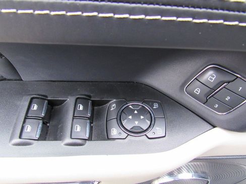 Used 2021 Ford Expedition Platinum image 9