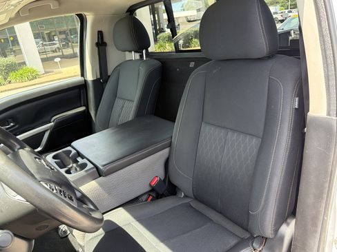 Used 2017 Nissan Titan SV RWD image 17