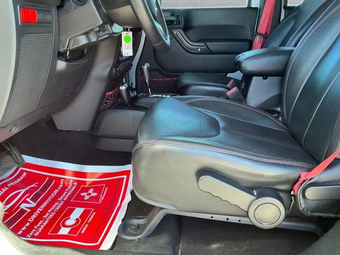 Used 2018 Jeep Wrangler Unlimited Rubicon image 12