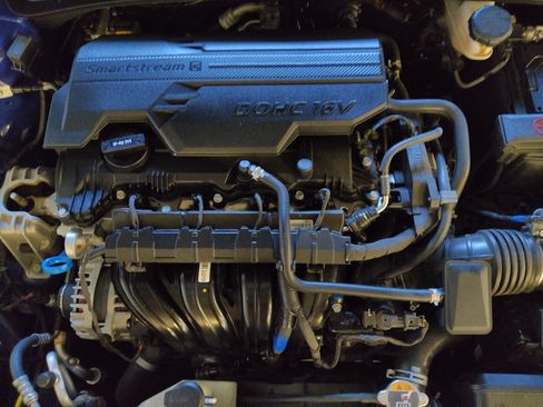 Used 2025 Hyundai Elantra Sport FWD image 30