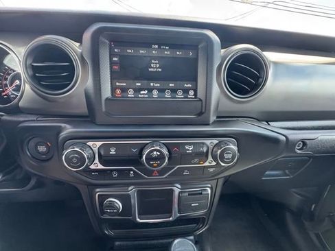 Used 2022 Jeep Gladiator Sport image 21