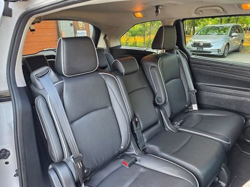 Used 2025 Honda Odyssey Touring image 16