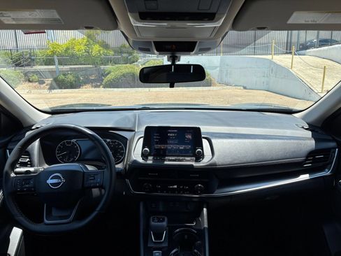 Used 2025 Nissan Rogue SV FWD image 35