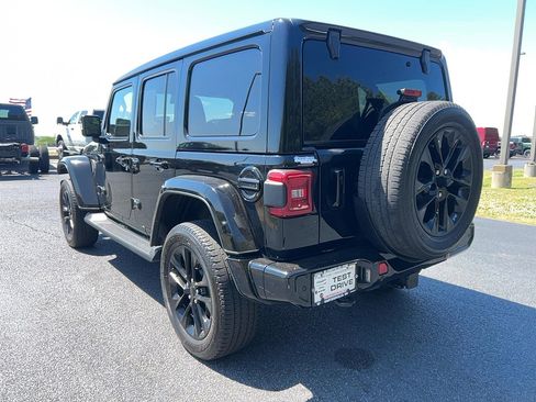 Used 2022 Jeep Wrangler Unlimited Sahara image 7