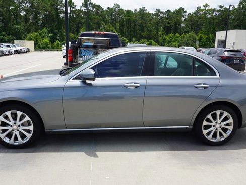 Used 2017 Mercedes-Benz E 300 image 2