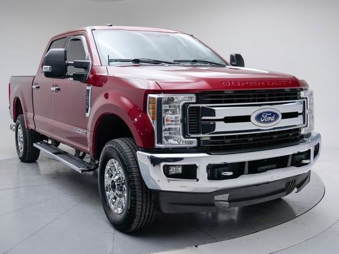 Used 2018 Ford F250 XLT w/ XLT Premium Package image 3