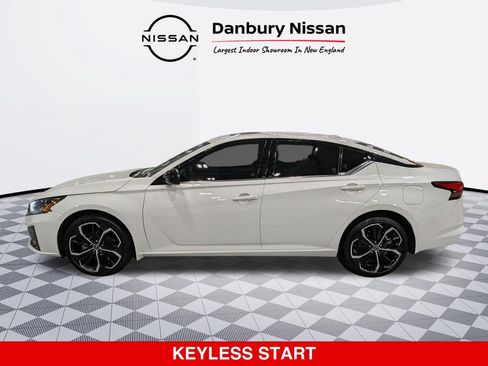 Used 2024 Nissan Altima 2.5 SR w/ SR Premium Package AWD/4WD image 6