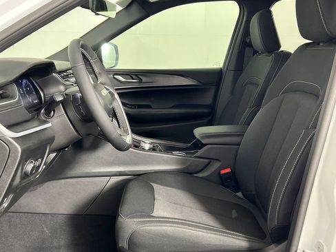 New 2025 Jeep Grand Cherokee Laredo image 15