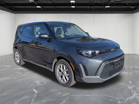 Used 2023 Kia Soul LX w/ LX Technology Package image 7