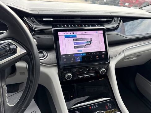 Used 2022 Jeep Grand Cherokee Overland w/ Adv Protech Group III image 13