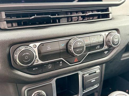 Used 2024 Jeep Gladiator Sport image 32