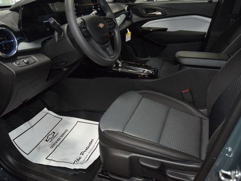 New 2026 Chevrolet Trax LT w/ Sunroof Package FWD image 37