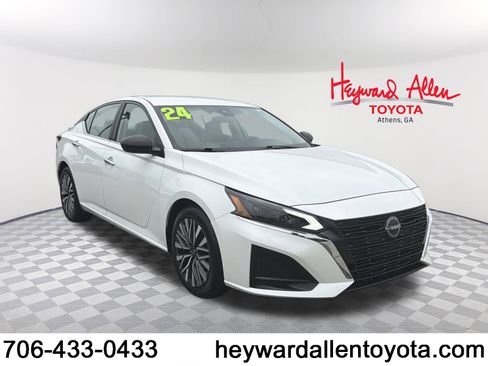 Used 2024 Nissan Altima 2.5 SV FWD image 1