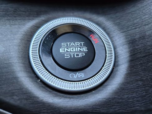 Used 2022 Jeep Grand Cherokee Limited image 17