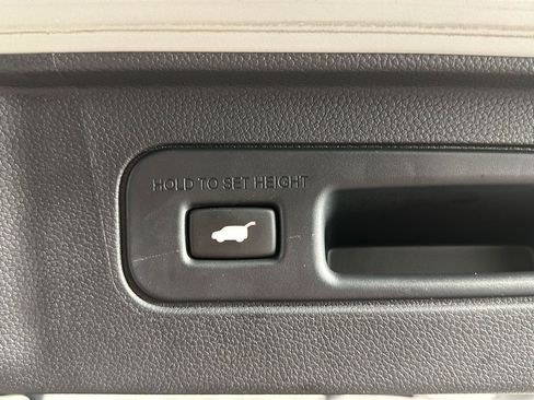 Used 2025 Honda Pilot TrailSport image 29