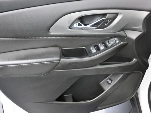 Used 2023 Chevrolet Traverse LT image 12