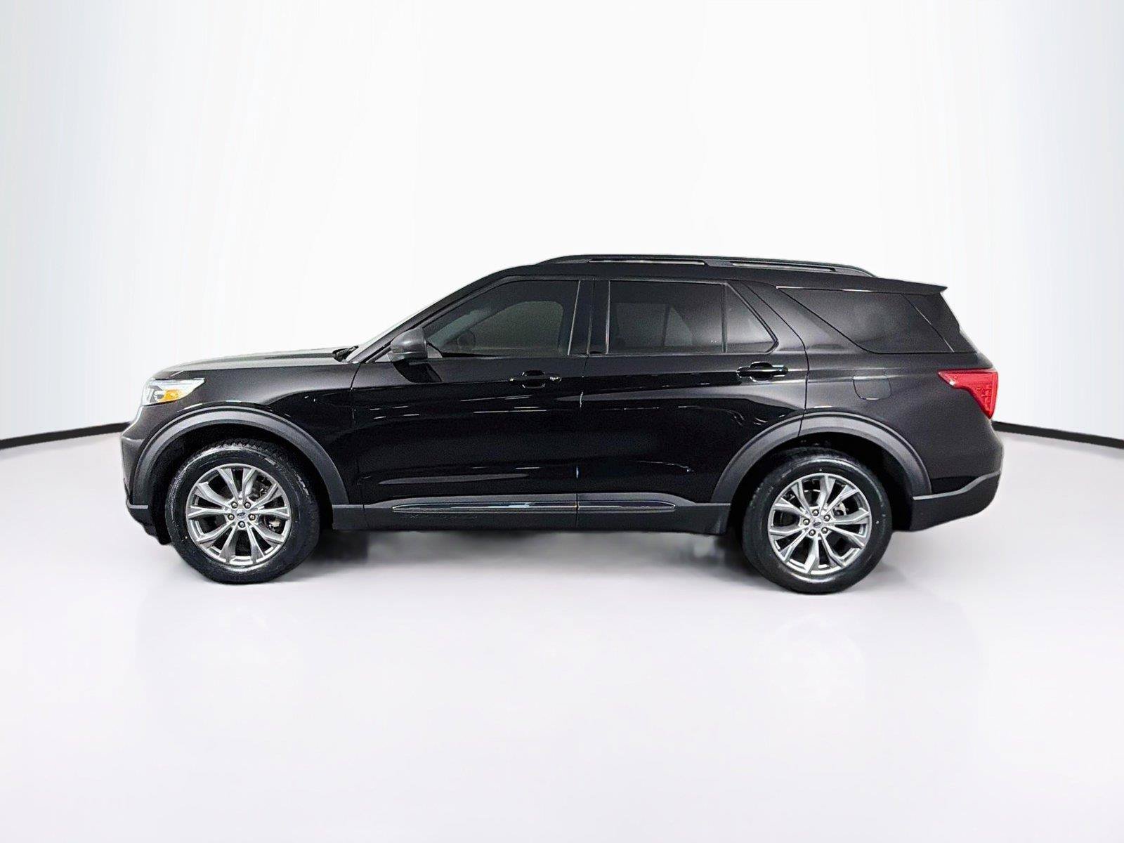 Used 2022 Ford Explorer XLT w/ Equipment Group 202A AWD/4WD image 8