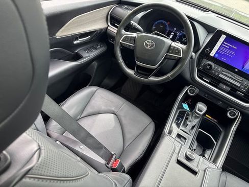 Used 2024 Toyota Grand Highlander AWD image 20