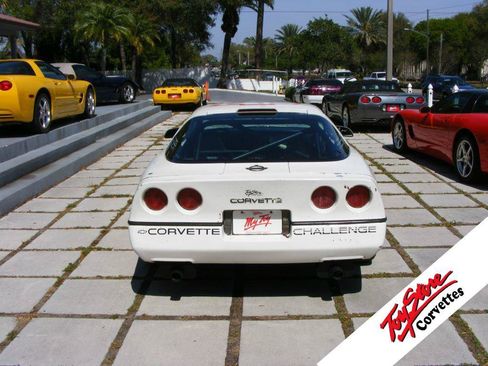Used 1988 Chevrolet Corvette image 3