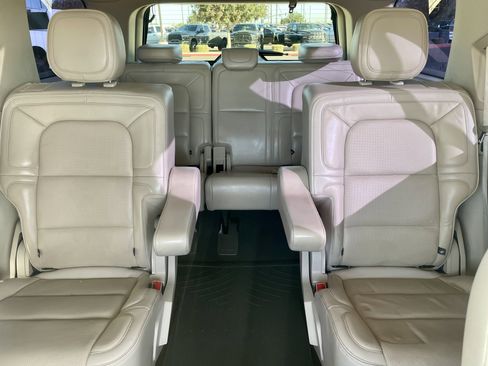 Used 2019 Lincoln Navigator Select w/ Technology Package RWD image 21