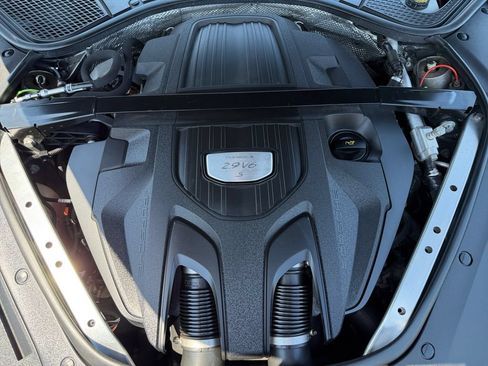 Used 2018 Porsche Panamera 4S AWD/4WD image 20