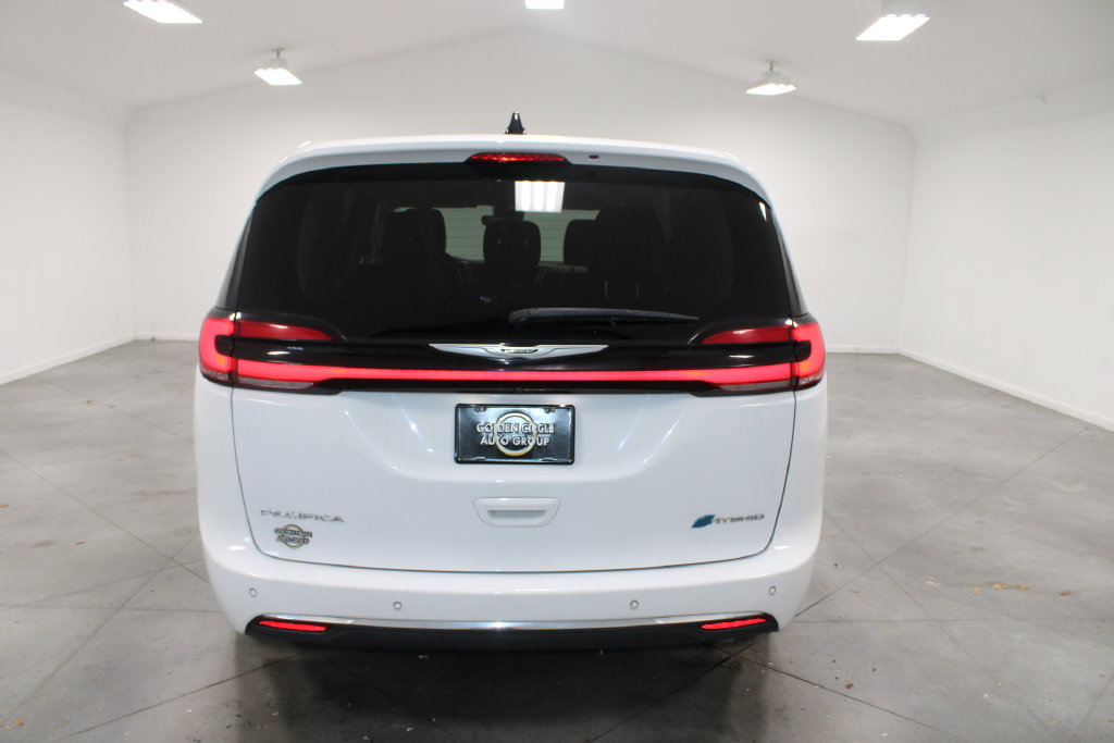 Used 2024 Nissan Versa SR FWD image 54