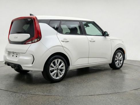Used 2025 Kia Soul LX w/ LX Technology Package FWD image 9