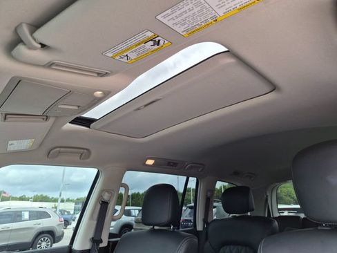 Used 2024 Nissan Armada Platinum w/ Captain's Chairs Package RWD image 19