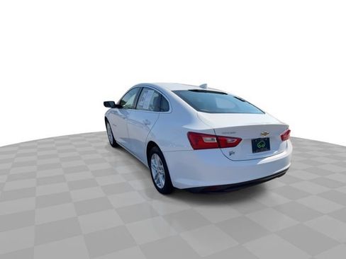 Used 2018 Chevrolet Malibu LT w/ Leather Package FWD image 6