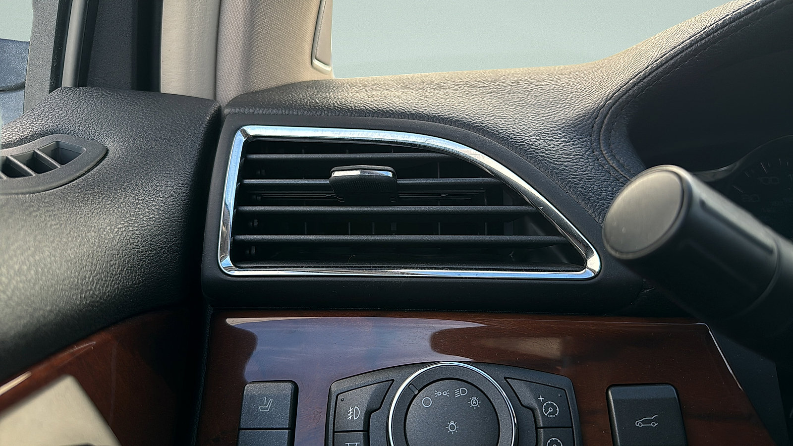 Used 2011 Lincoln MKX AWD w/ 102A Rapid Spec Order Code image 21