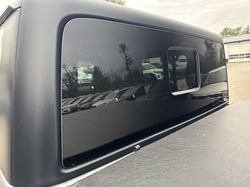 Used 2022 Jeep Gladiator Willys image 12