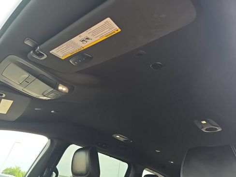Used 2025 Chrysler Pacifica Select FWD image 33