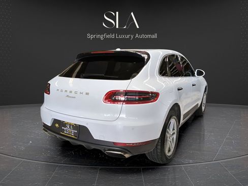 Used 2018 Porsche Macan w/ Premium Package image 2
