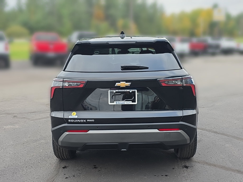 Used 2026 Chevrolet Equinox LT AWD/4WD image 8