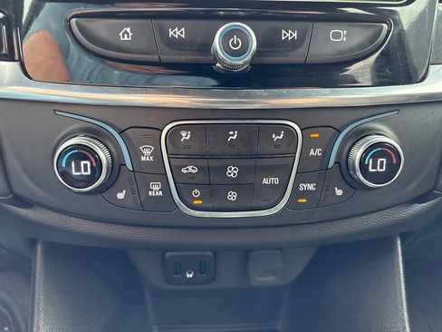 Used 2023 Chevrolet Traverse LT FWD image 34