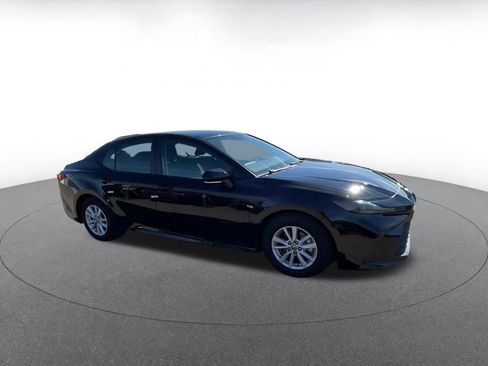 Used 2025 Toyota Camry LE image 2