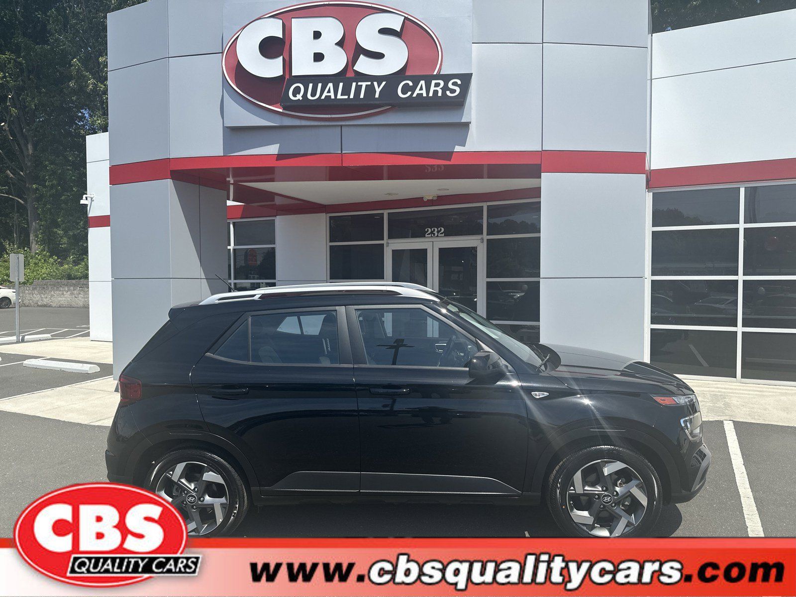 Used 2025 Hyundai Venue SEL FWD image 1