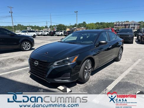 Used 2025 Nissan Altima 2.5 SV FWD image 1
