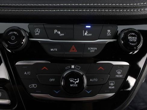 New 2027 Chrysler Pacifica Select FWD image 6