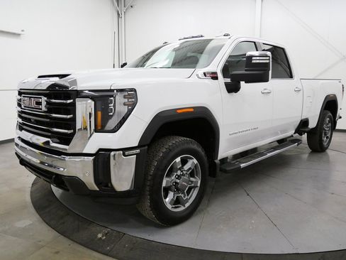 Used 2025 GMC Sierra 3500 SLT w/ SLT Premium Package image 3